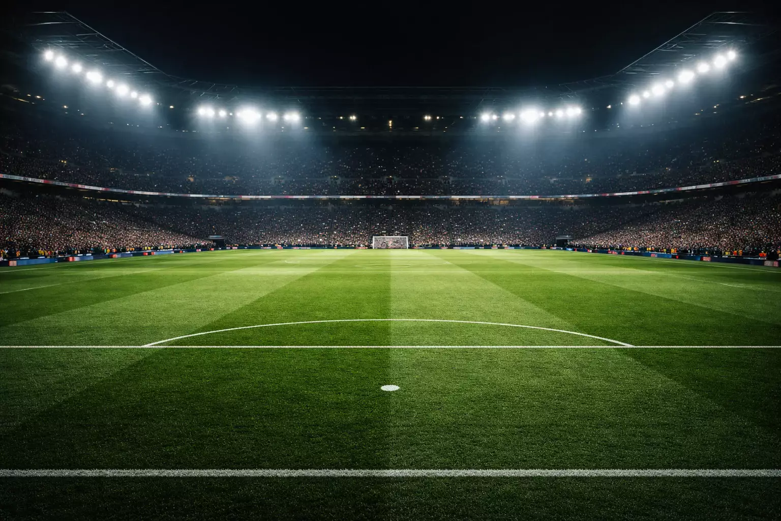 Fußballspiel in einem vollen Premier League Stadion bei Flutlicht